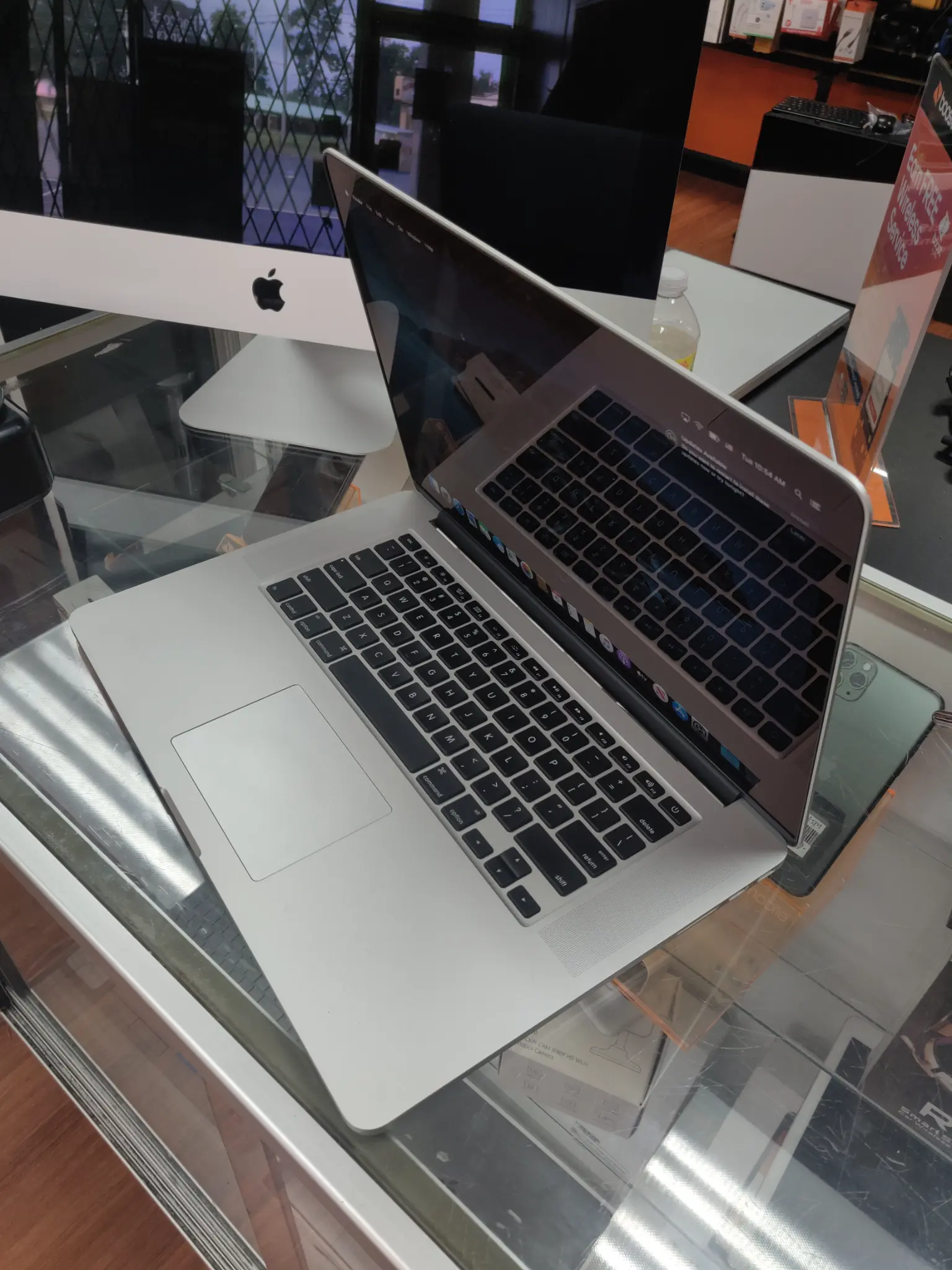 MacBook Pro and iMac Display